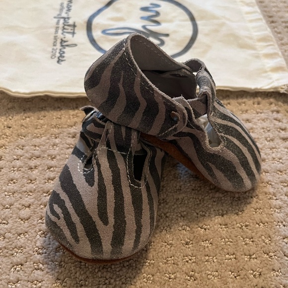 Mon Petit Shoes Soft Sole T Strap Distressed Zebra Suede Sz 3 - Picture 3 of 7